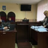 Ірпінський суд півтора року не виносить вирок росіянину, якого звинувачують у розстрілі батька й сина в Бучі