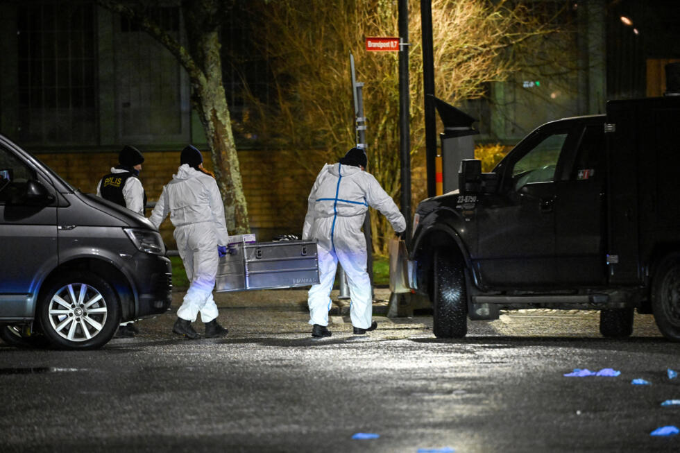 Поліцейські техніки працюють після смертельної стрілянини в центрі освіти для дорослих Campus Risbergska school. Швеція, 4 лютого 2025