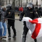 Білоруські силовики затримують протестувальників на мітингу в Мінську, 25 березня 2017 року. Фото: Sergei Grits / AP Photo / Scanpix / LETA