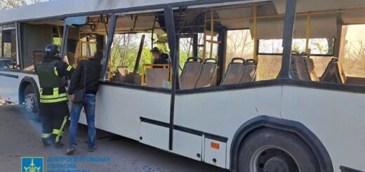Російські загарбники вбили 9 пасажирів автобусу у м. Марганець, 32 постраждалих
