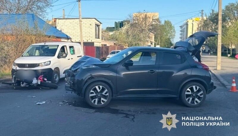 В Полтаві водійка автомобіля Nissan Juke не розминулась з парочкою на мотоциклі, яка тепер перебуває у лікарні