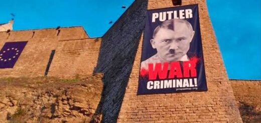 Естонія зробила візуальний "подарунок" російським "патріотам": Путін-Гітлер дивиться прямісінько на сцену з Сосо Павлиашвілі та Булановою