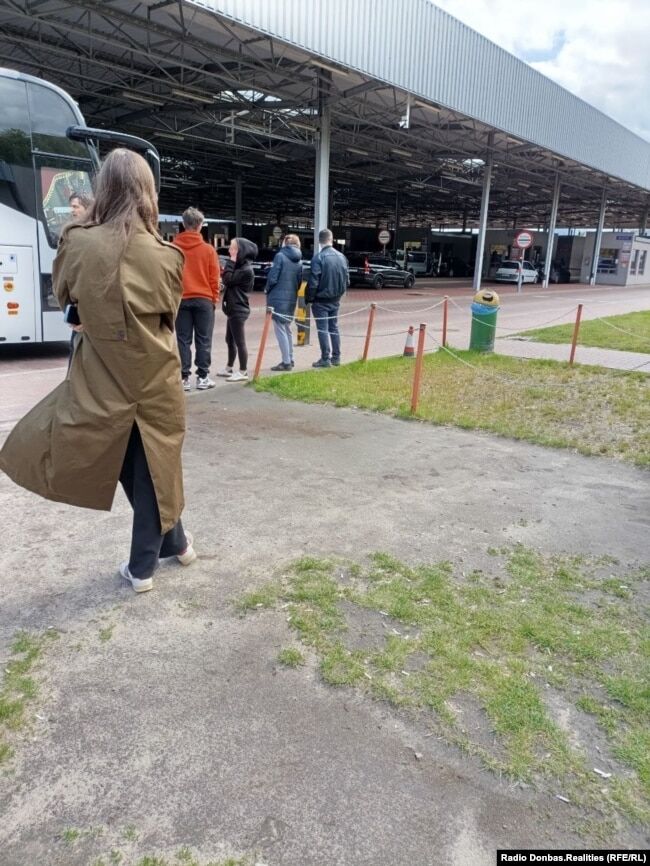 Пасажири в очікуванні перетину польського кордону