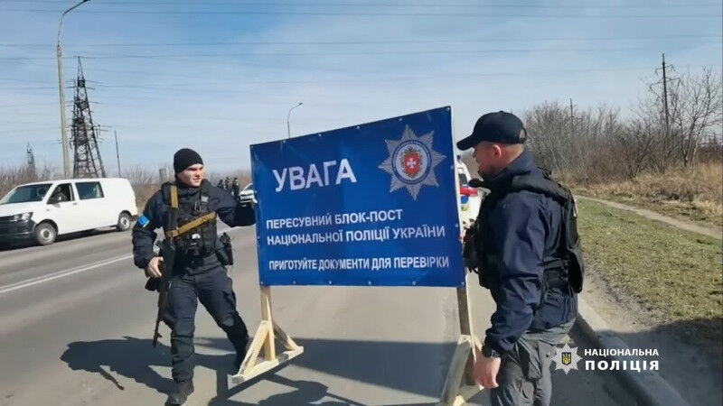 У Чернівцях почали з'являтися мобільні блокпости. Кого зупиняють і що перевіряють? | БукІнфо