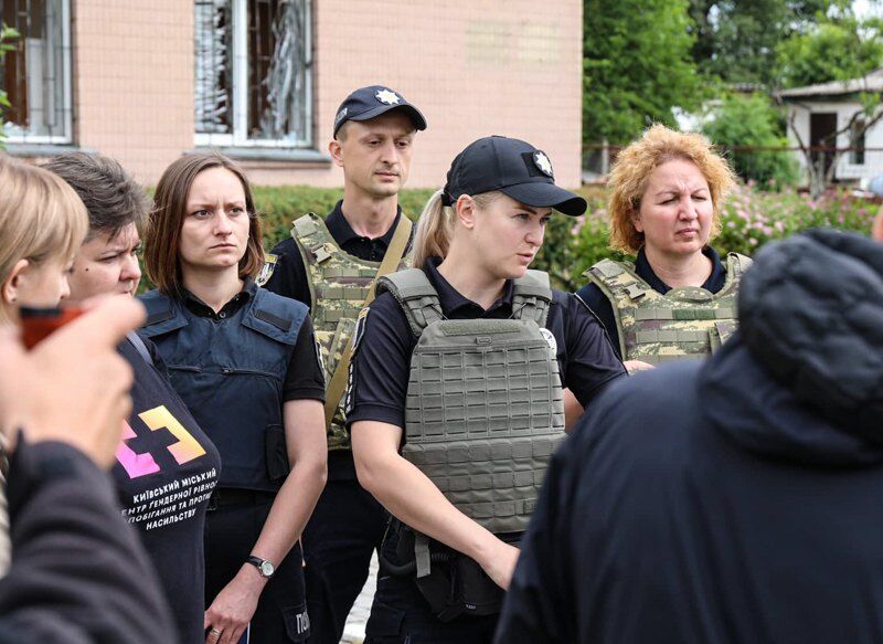 Поліцейські та психологи у складі мобільних спецгруп виявляють факти сексуальних злочинів російських окупантів на деокупованих територіях.