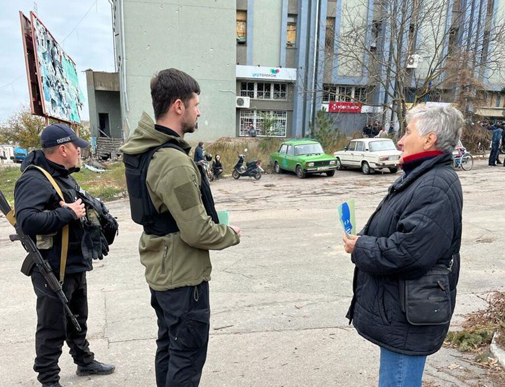 Мобільні групи прокурорів, Нацполіції та психологів під час роботи на деокупованій території із фіксації злочинів сексуального насильства, пов’язаного з конфліктом.