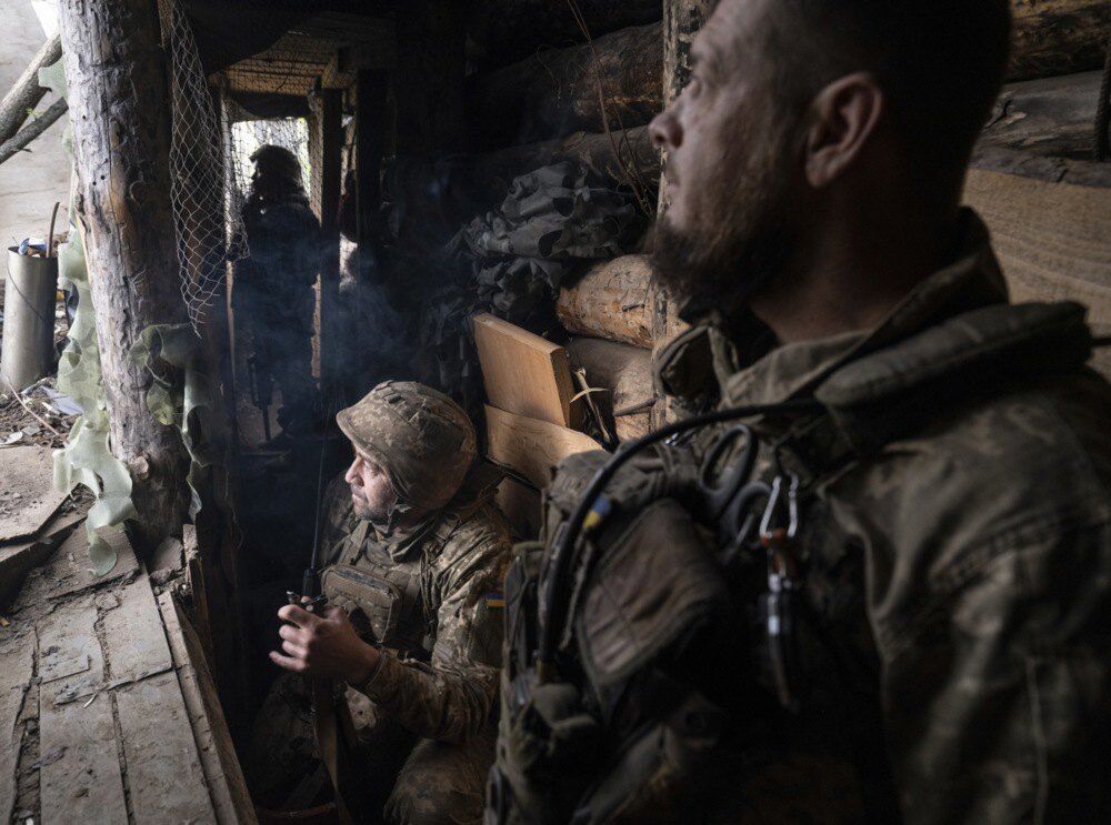 Бійці 93-ї ОМБр на вогневих позиціях поблизу Костянтинівки, Донецька обл., 24 квітня 2025 року.