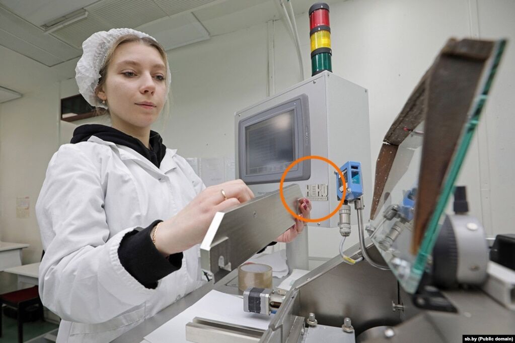 Верстат словенської компанії КЕКО в цеху вітебського радіозаводу «Моноліт» зроблений у квітні 2024 року