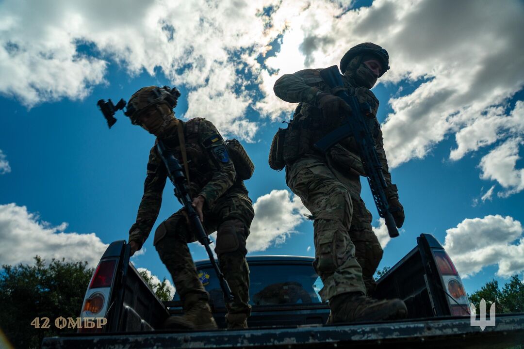 Воїни 42 окремої механізованої бригади ЗСУ.