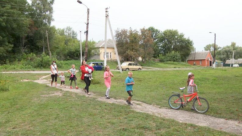 Люди у Грем'ячі, що за два кілометра від російського кордону до повномасштабної війни. Суспільне Чернігів/архів