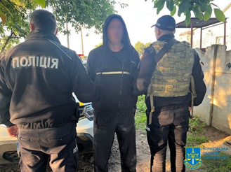 Чернігівський "універсальний злочинець": обікрав базу відпочинку, погрожував поліцейським та водійці