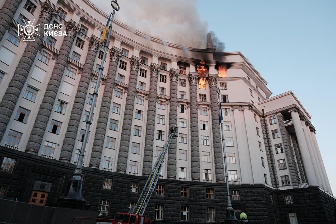 Атака РФ на будівлю уряду в Києві