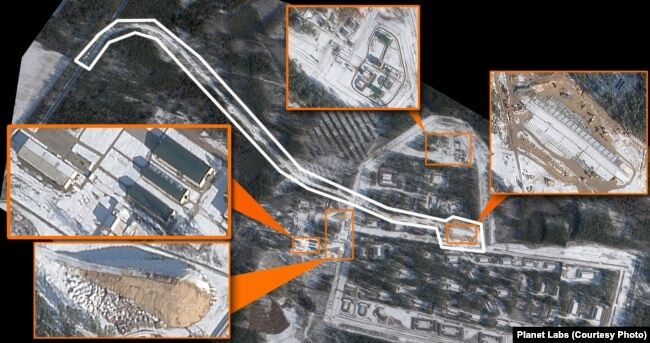На супутниковому знімку помаранчевим кольором показано нові забудовані та реконструйовані райони, а білим – залізничну лінію