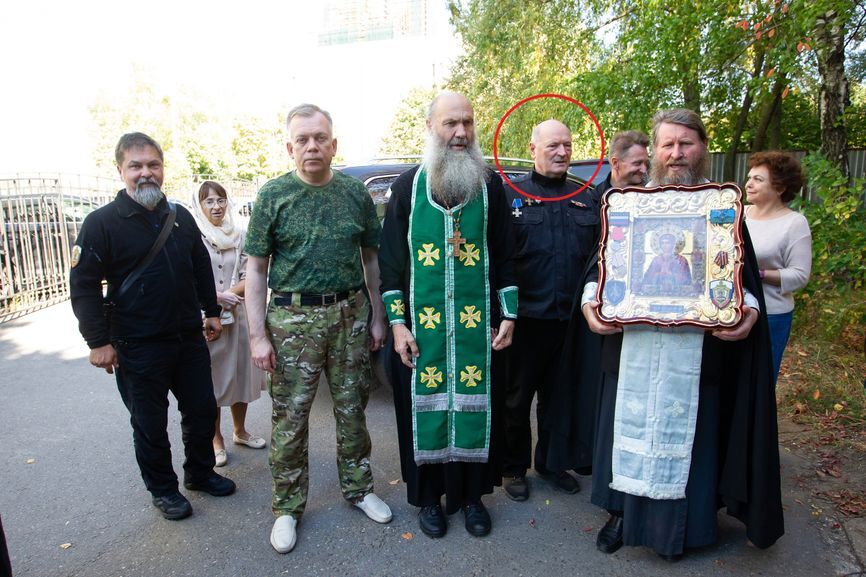 Ветеран КГБ Сергей Поляков (второй справа)
