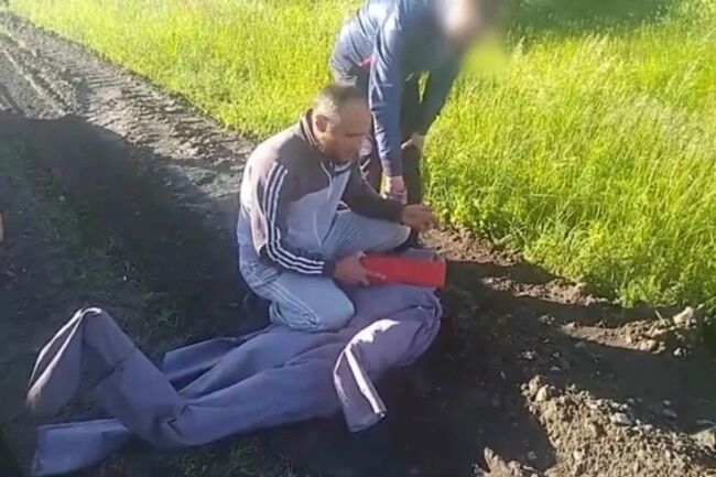 Десятов показывает как домкратом забил до смерти Илью Лукашевича
