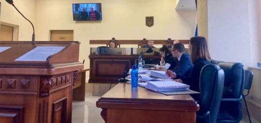 Перегляд відео слідчого експерименту під час засідання 31 жовтня 2025. Фото: Watchers