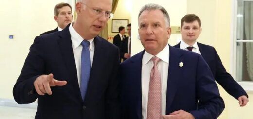 Кіріл Дмітрієв та Стів Віткофф / © EPA/ VYACHESLAV PROKOFYEV/SPUTNIK/KREMLIN / POOL