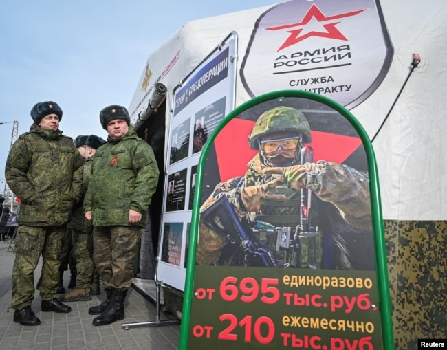 Мобільний центр рекрутингу до російської армії у березні 2024 року
