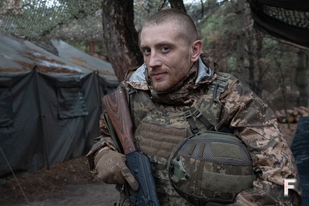 Новобранець Дмитро «Скін», після тренувань, Донецька область, Україна, 11 листопада 2025 року. Надія Карпова / Frontliner