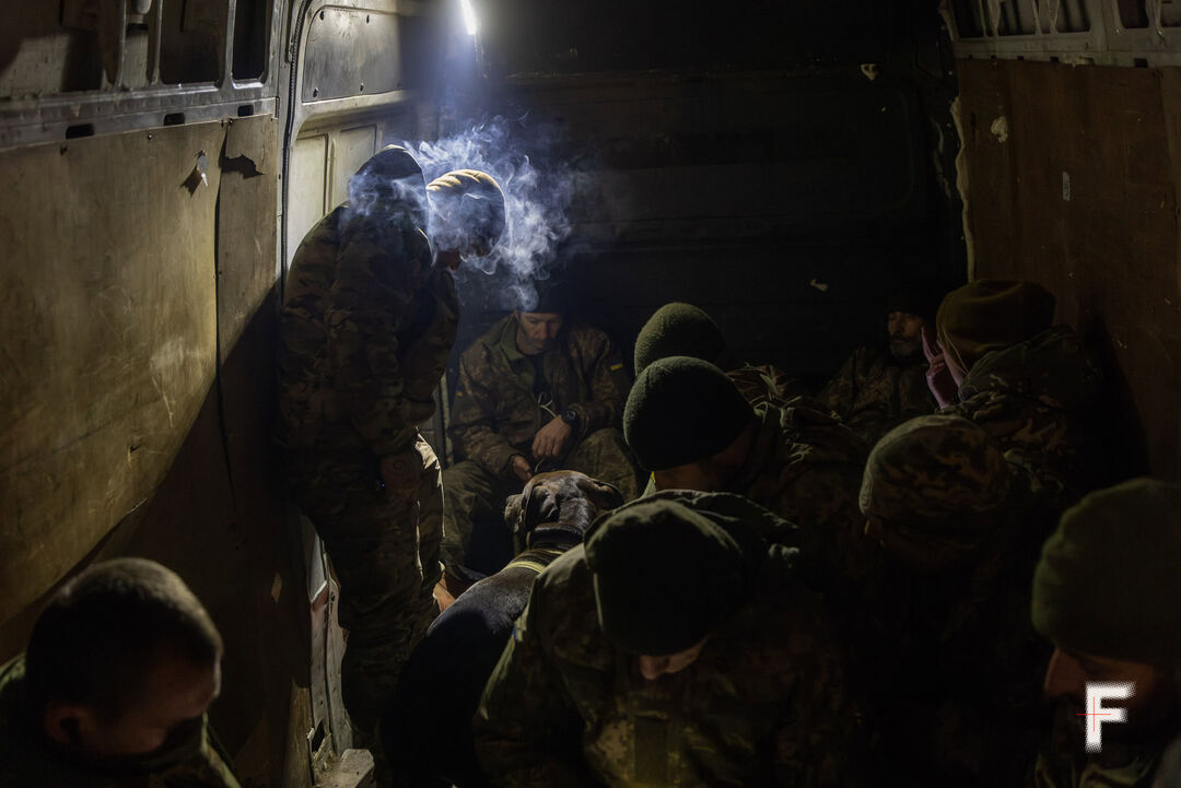 Бійці роти, сформованої з колишніх ув’язнених, у дорозі на Покровськ, 1 грудня 2024 року. Надія Карпова / Frontliner