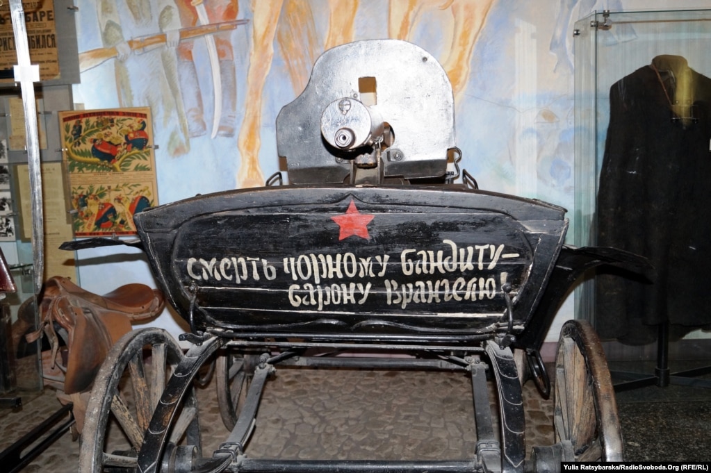 Тачанка з кулеметом. Такі тачанки використовували в період 1918–1921 років махновці. Дніпро, Дніпровський історичний музей