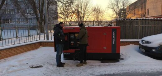 Генератор біля київської висотки, що забезпечує безперебійне живлення ліфта й аварійне освітлення