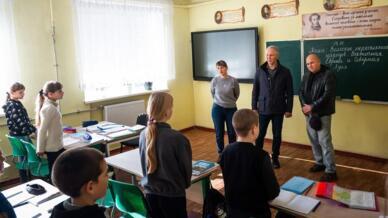 Під час візиту до школи псевдогубернатор Сальдо опинився в центрі уваги через напис на дошці: «Великое переселение народов — Восточная Европа и Северная Азия»