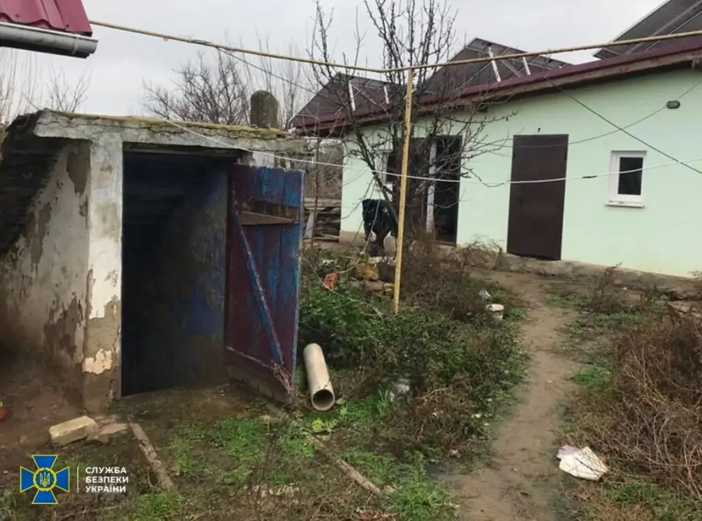 Будинок в селі Олександрівка на Миколаївщин, де Сєргєй Єсіпов, Андрій Колобов та Олексій Тесленко облаштували катівню. Фото: СБУ