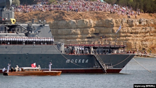 Ракетний крейсер «Москва» у бухті Севастополя, архівне фото