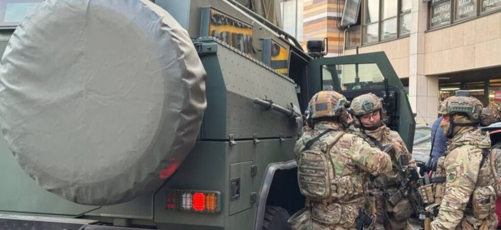 Супермаркет, де поліція ліквідувала чоловіка, який відкрив стрілянину на вулиці в Києві, 18 квітня 2026 року