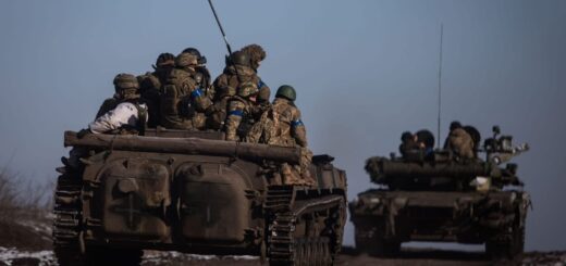 Особовий склад батальйону «Алькатрас» 93-ї ОМБр «Холодний Яр» на бронетехніці висувається в район виконання бойового завдання
