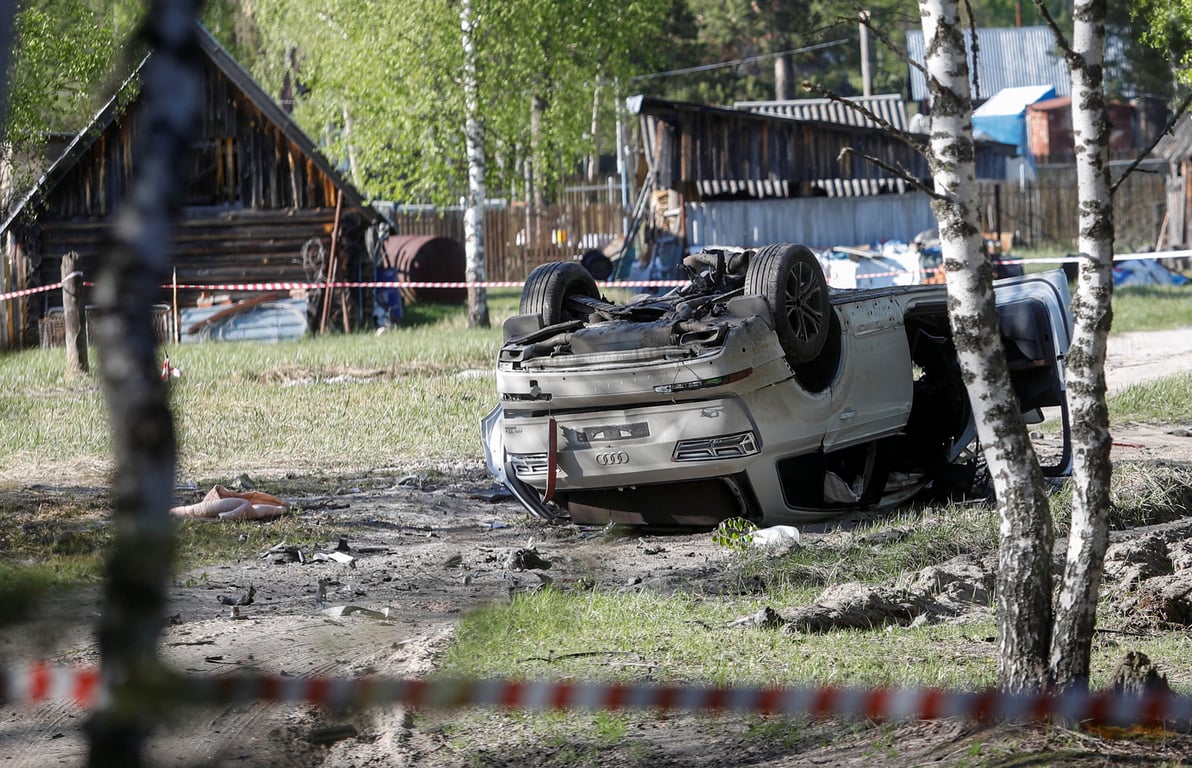  Поврежденный автомобиль после покушения на Захара Прилепина в Нижегородской области, 6 мая 2023 года. Фото: Анастасия Макарычева / Reuters / Scanpix / LETA