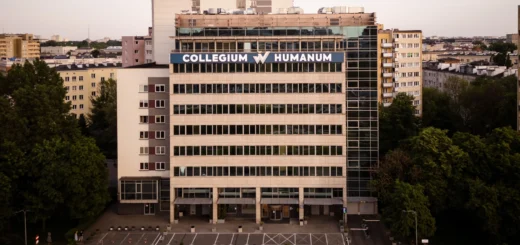Будівля університету Collegium Humanum у Варшаві. Фото: Мацєй Язвєцький / Forum