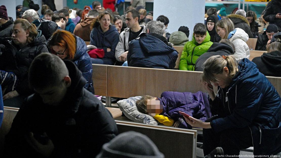 Кияни перечікують атаку РФ в заповненому укритті