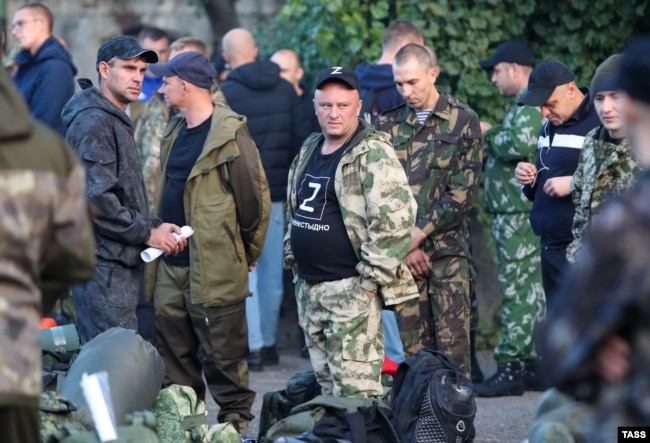 Мобілізовані в Михайловську Ставропольського краю Росії перед відправкою до війська