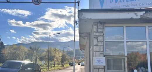 Вхід до заводського комплексу «Вітезіт», жовтень 2025 року.