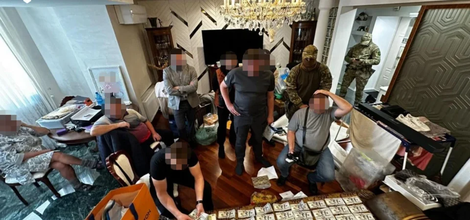 Гучний скандал із десятками «важкохворих» прокурорів Хмельниччини закінчився поразкою держави