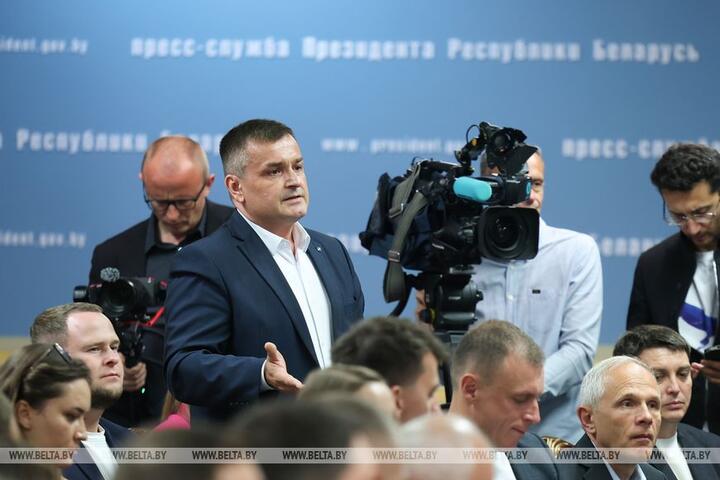 Роман Веприцкий принимает участие во встрече с премьер-министром Александром Турчиным. Фото: БЕЛТА Роман Веприцкий принимает участие во встрече с премьер-министром Александром Турчиным. Фото: БЕЛТА