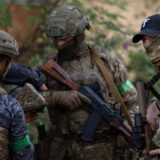Співробітники ГУР у житловому масиві Березняки у Дніпровському районі Києва, де сталася стрілянина 2 вересня 2026 року. Суспільне Новини/Олександр Магула