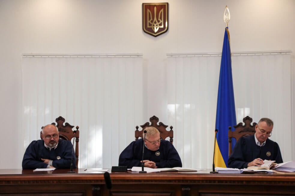 Колегія Київського апелляційного суду (зліва направо) Ігор Паленик, Юрій Слива й Віктор Глиняний, 11 жовтня 2023 року. Фото: Стас Юрченко, Ґрати 