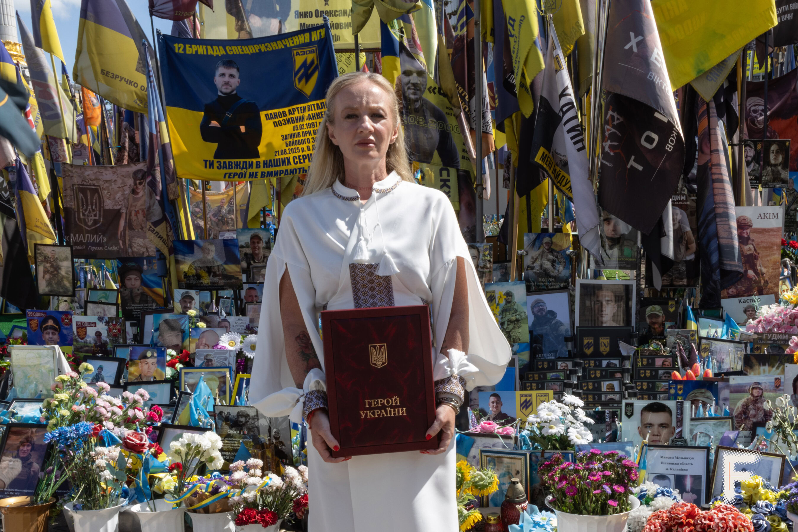 Маріанна Колос, мати Назарія Гринцевича із позивним «Грєнка» на Майдані Незалежності