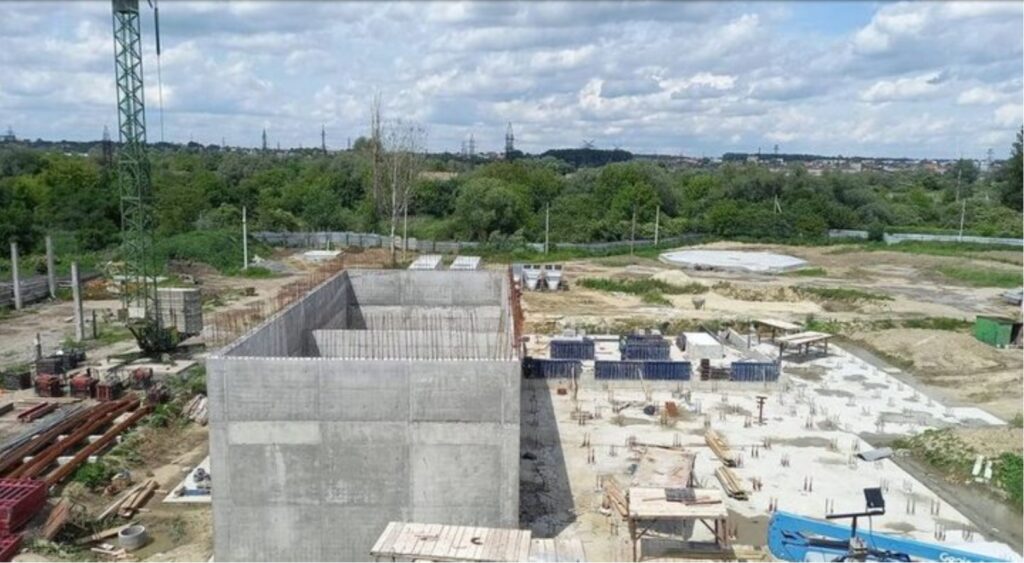 Стан будівництва біогазової станції у червні 2025 року (фото Львівської міськради); NGL.media не змогли отримали фото актуального стану об