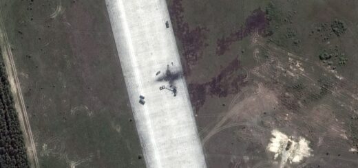 Нові супутникові знімки, зроблені 12 серпня 2022 року, аеродрому Зябрівка на півдні Білорусі