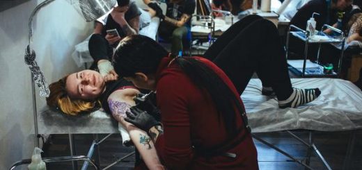Как женщины скрывают свои шрамы под татуировками