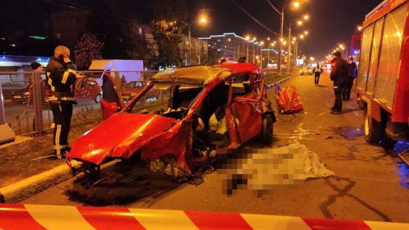 У Харкові 16-річний мажор на великій швидкості летів на червоне та протаранив авто вбивши двох людей