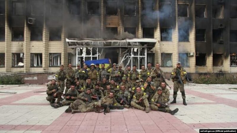8 часов в здании, по которому бьет танк: как украинская армия освобождала Торецк