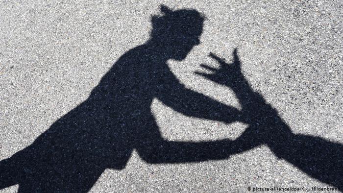 Что делает полиция Германии в случаях домашнего насилия