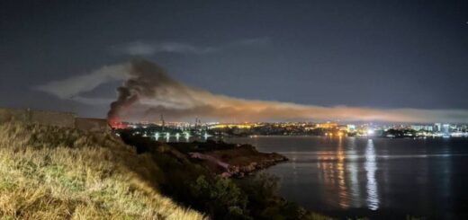 Пожежа у Севастополі після успішної атаки по кораблях ЧФ РФ