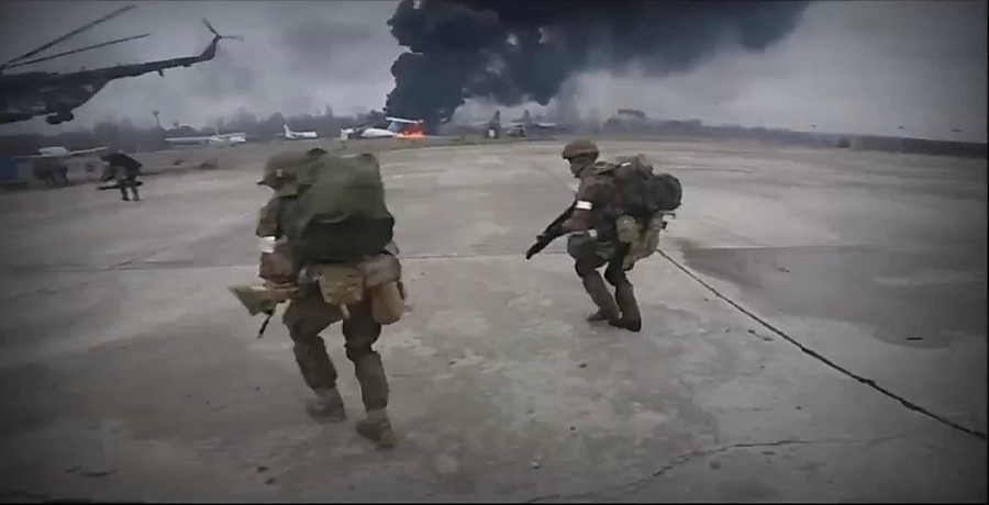 Мі­-8 висадили  десант на полі аеродрому
