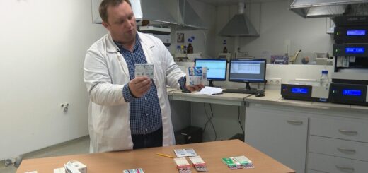 Ігор Лесик показує, як відрізнити фальшиві ліки